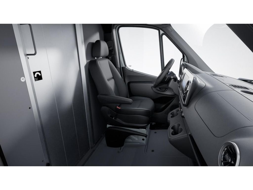 New 2025  Mercedes-Benz Cargo 144 WB image 4