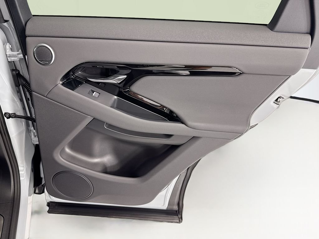 New 2026 Arroios Grey Metallic Land Rover S image 27