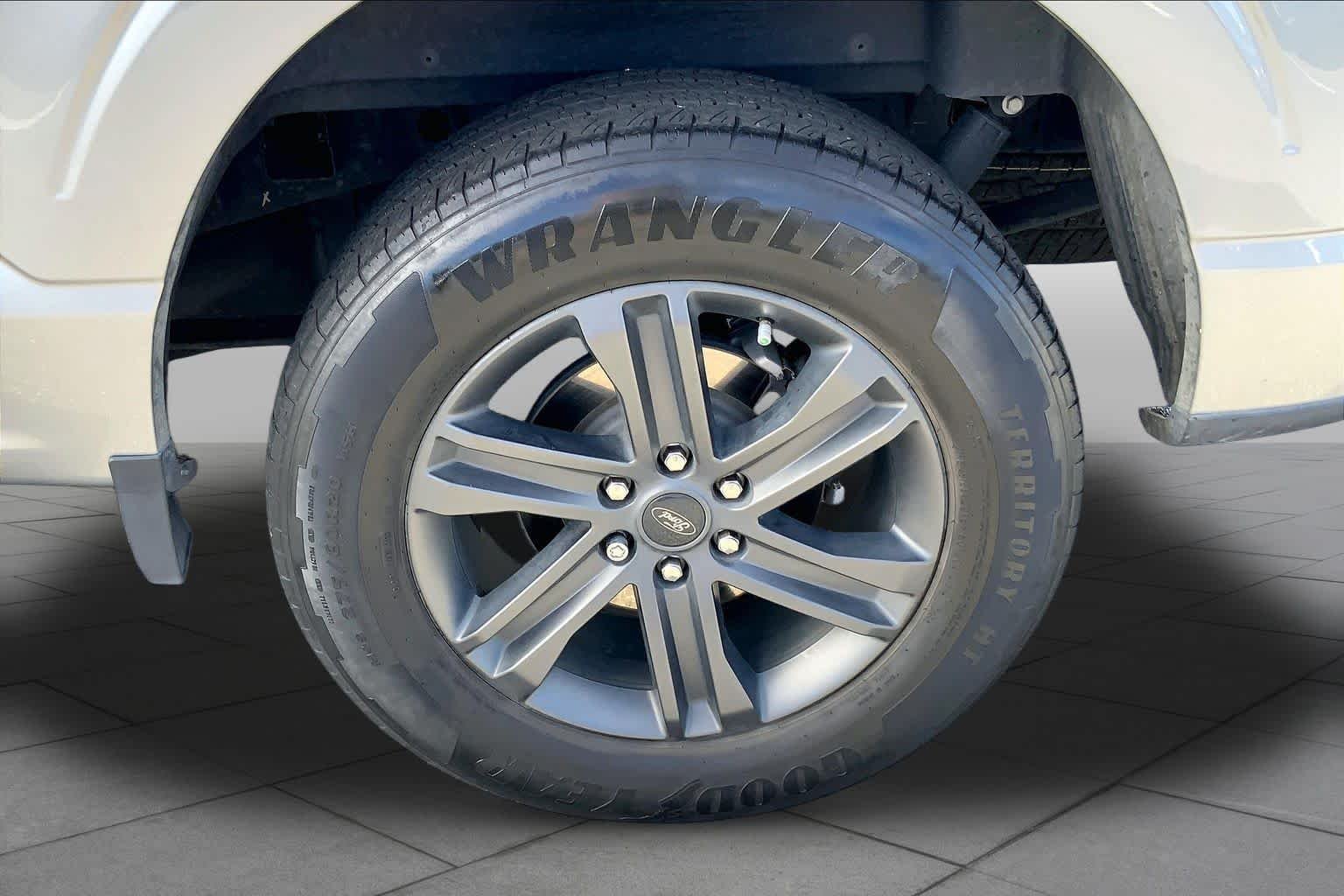 Used 2023 Iconic Silver Metallic Ford XLT image 10