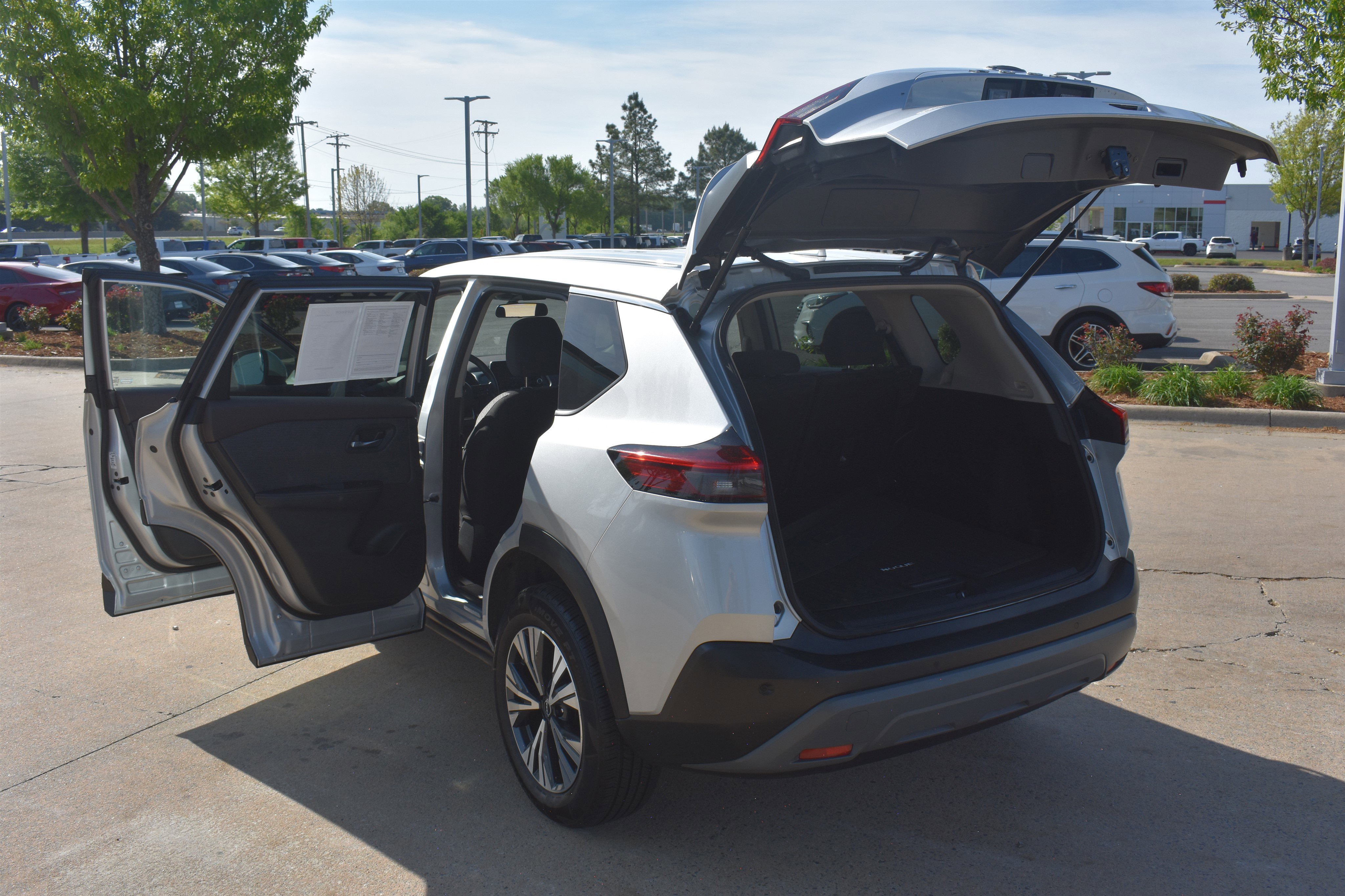 2023 Nissan Rogue SV - Photo 16