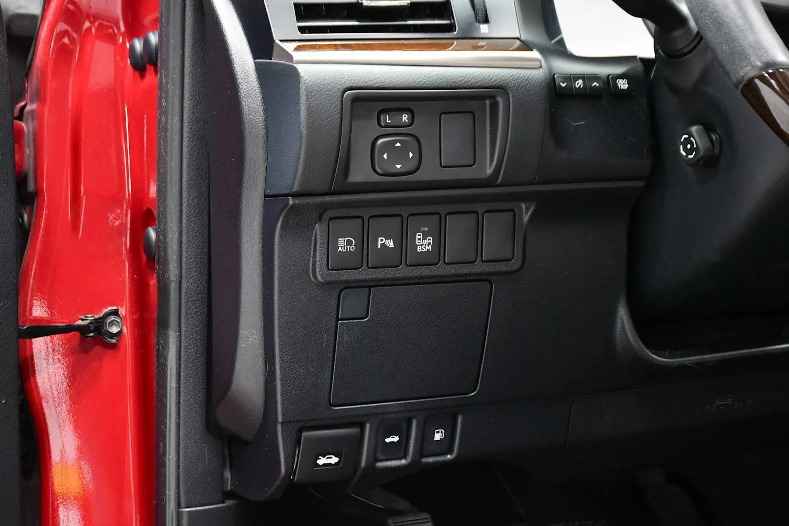 Used 2018 Matador Red Mica Lexus  image 16