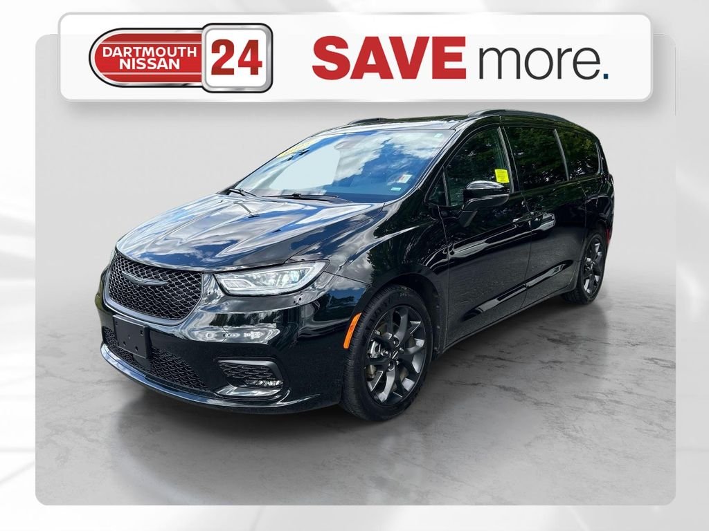 Used 2025 Black Chrysler Limited image 1