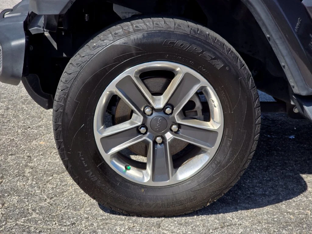 Used 2022 Gray Jeep Unlimited Sahara image 22