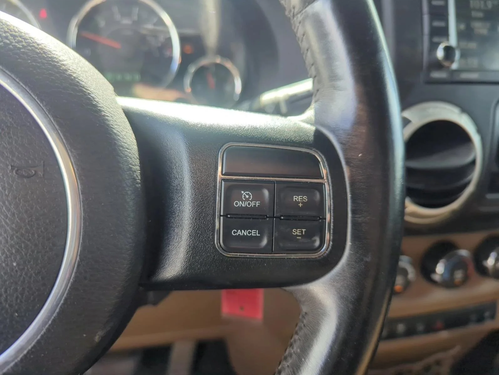 Used 2017 White JEEP  image 15