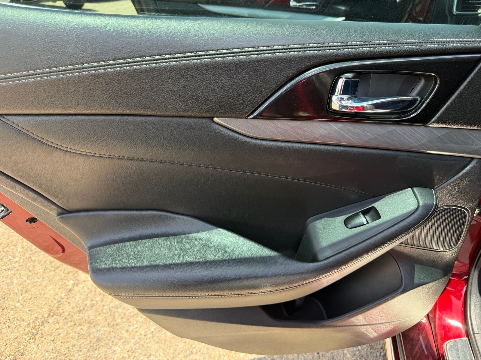 Used 2018 Red Nissan 3.5 SL image 13