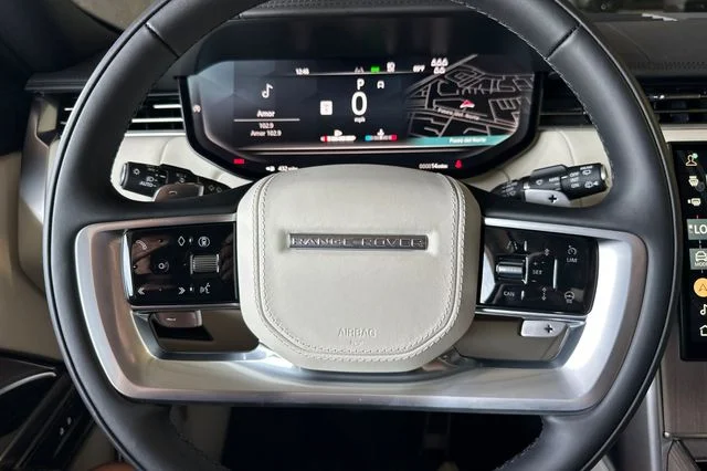 New 2026 Obsidian Black in Gloss Finish Land Rover SE image 22