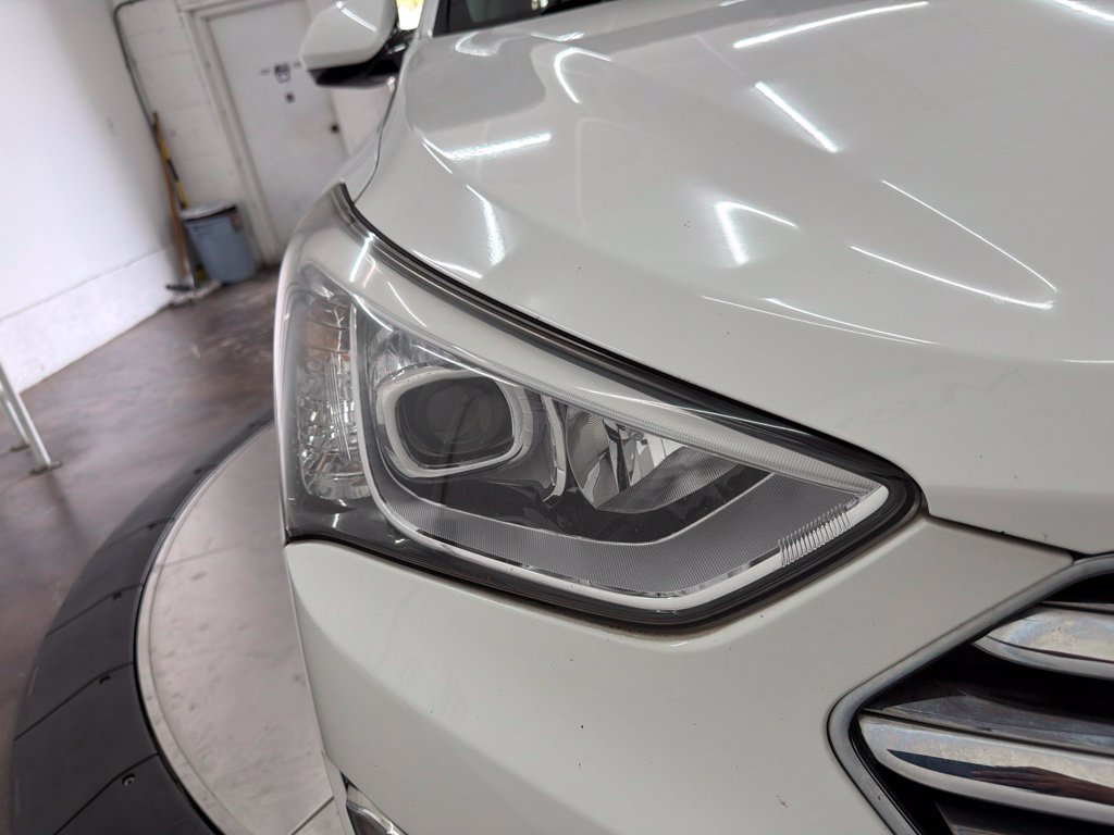 Used 2016 White Hyundai SE image 9
