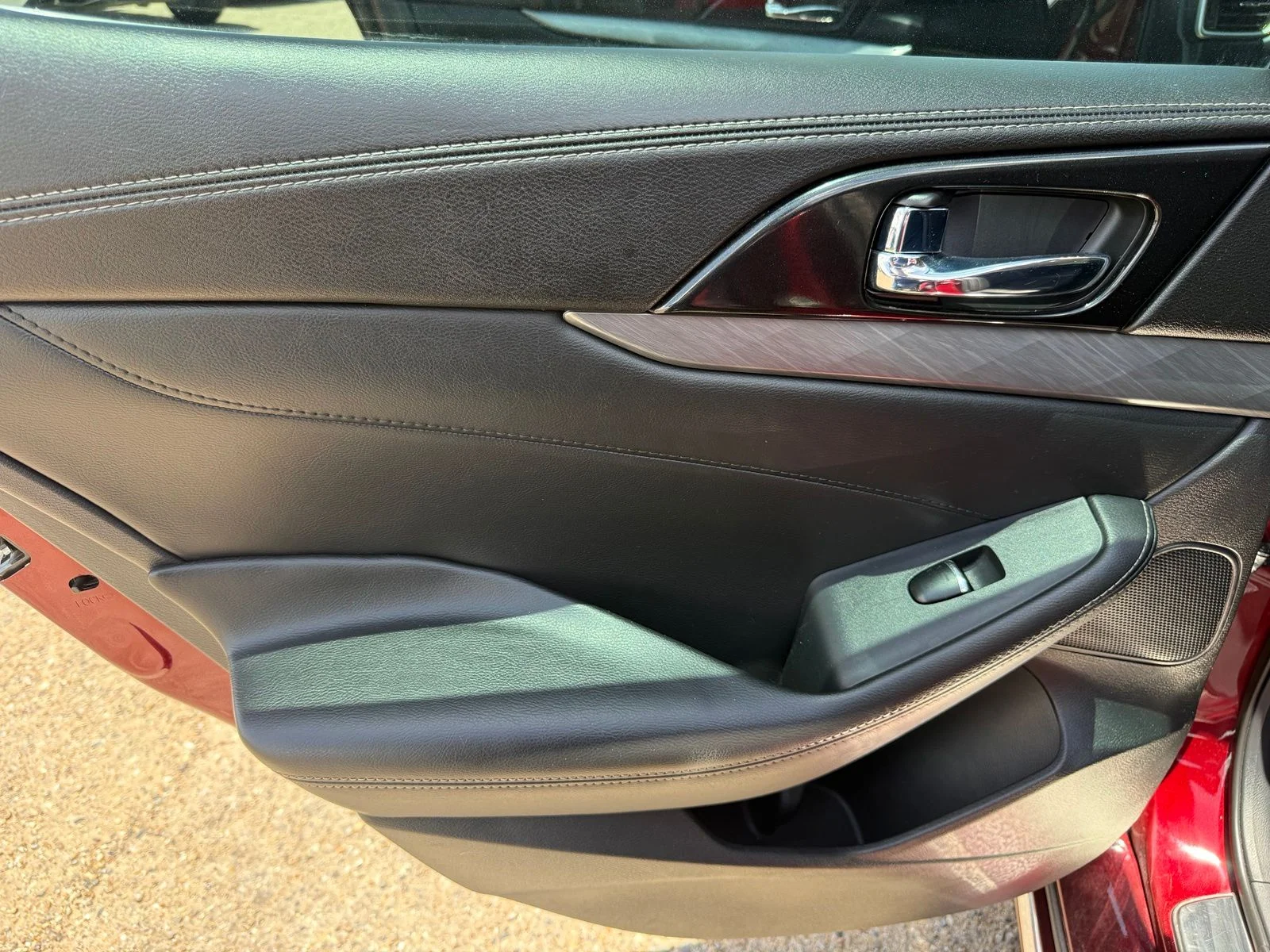 Used 2018 Red Nissan 3.5 SL image 13