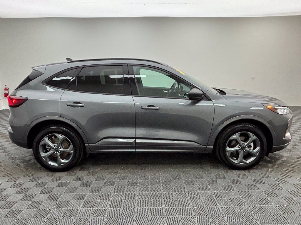 Used 2023 Gray Metallic Ford ST-Line image 7