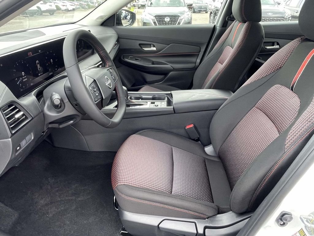 New 2026 Aspen White TriCoat / Super Black Two-tone Nissan SR image 14