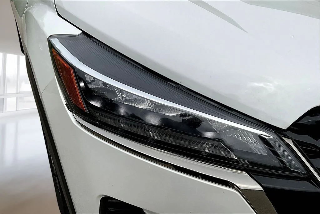 Used 2024 Aspen White Tricoat Nissan SR image 27