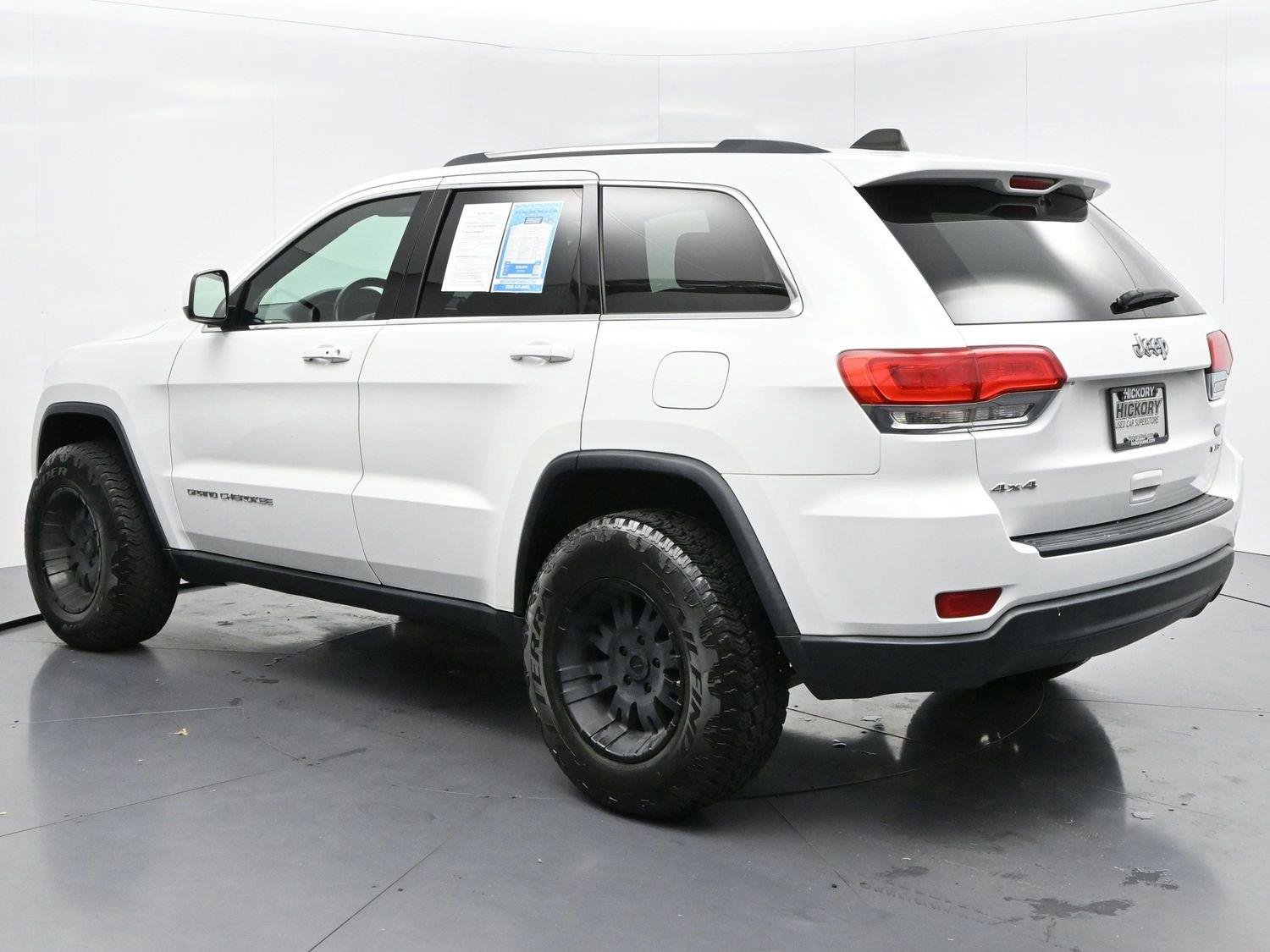 Used 2016 Bright White Clearcoat Jeep Laredo image 5