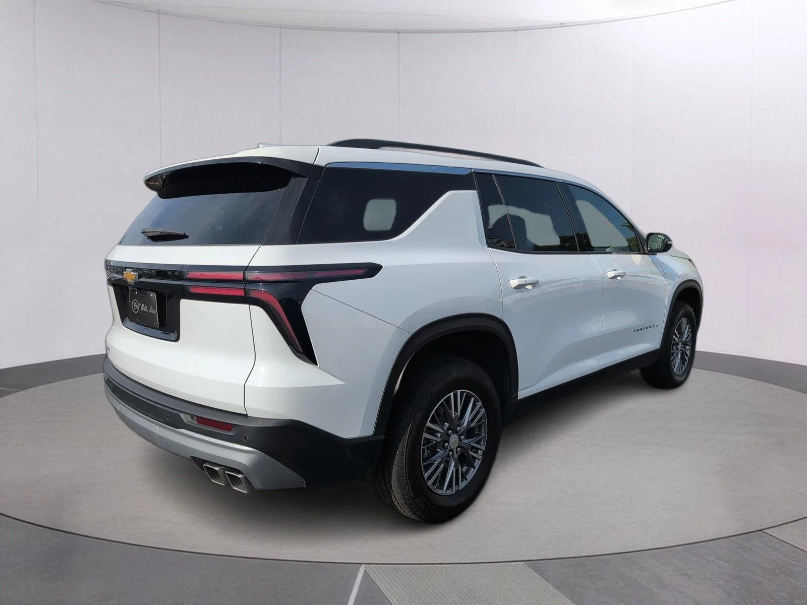 Used 2025 Summit White Chevrolet LT image 7