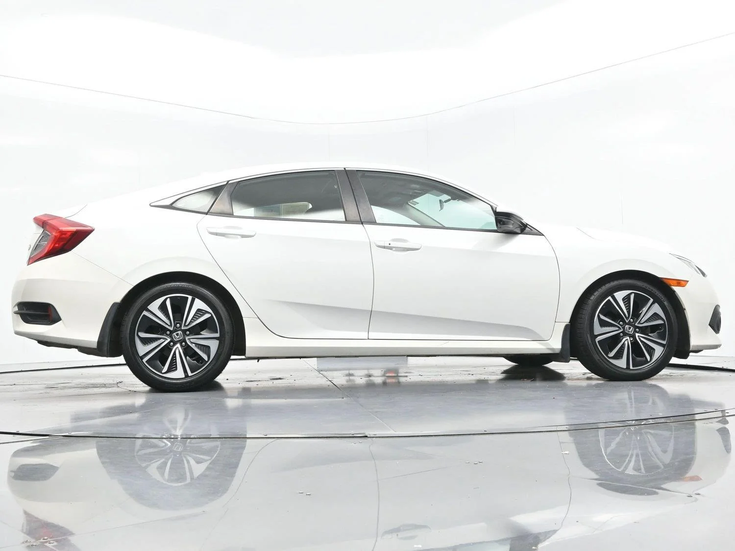 Used 2017 White Orchid Pearl Honda EX-T image 47