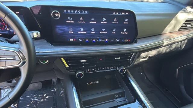 Used 2025 Gray Chevrolet Z71 image 25
