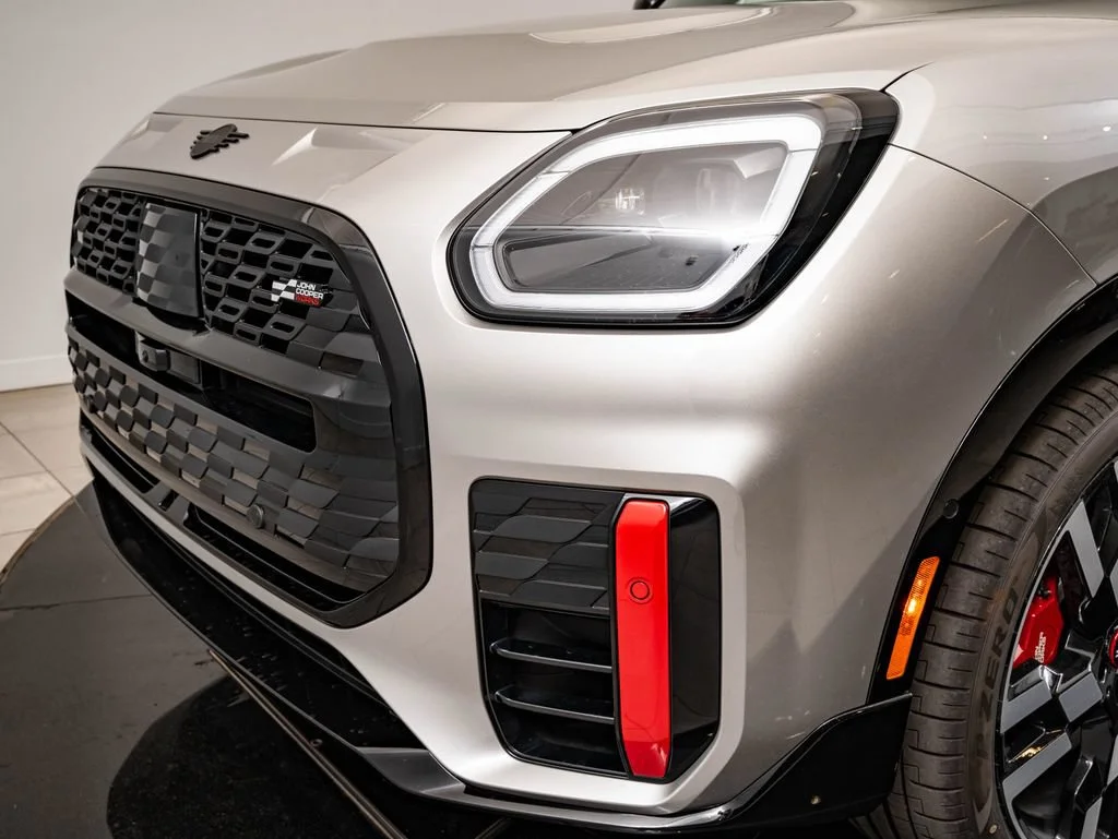New 2027 Silver MINI Iconic image 3