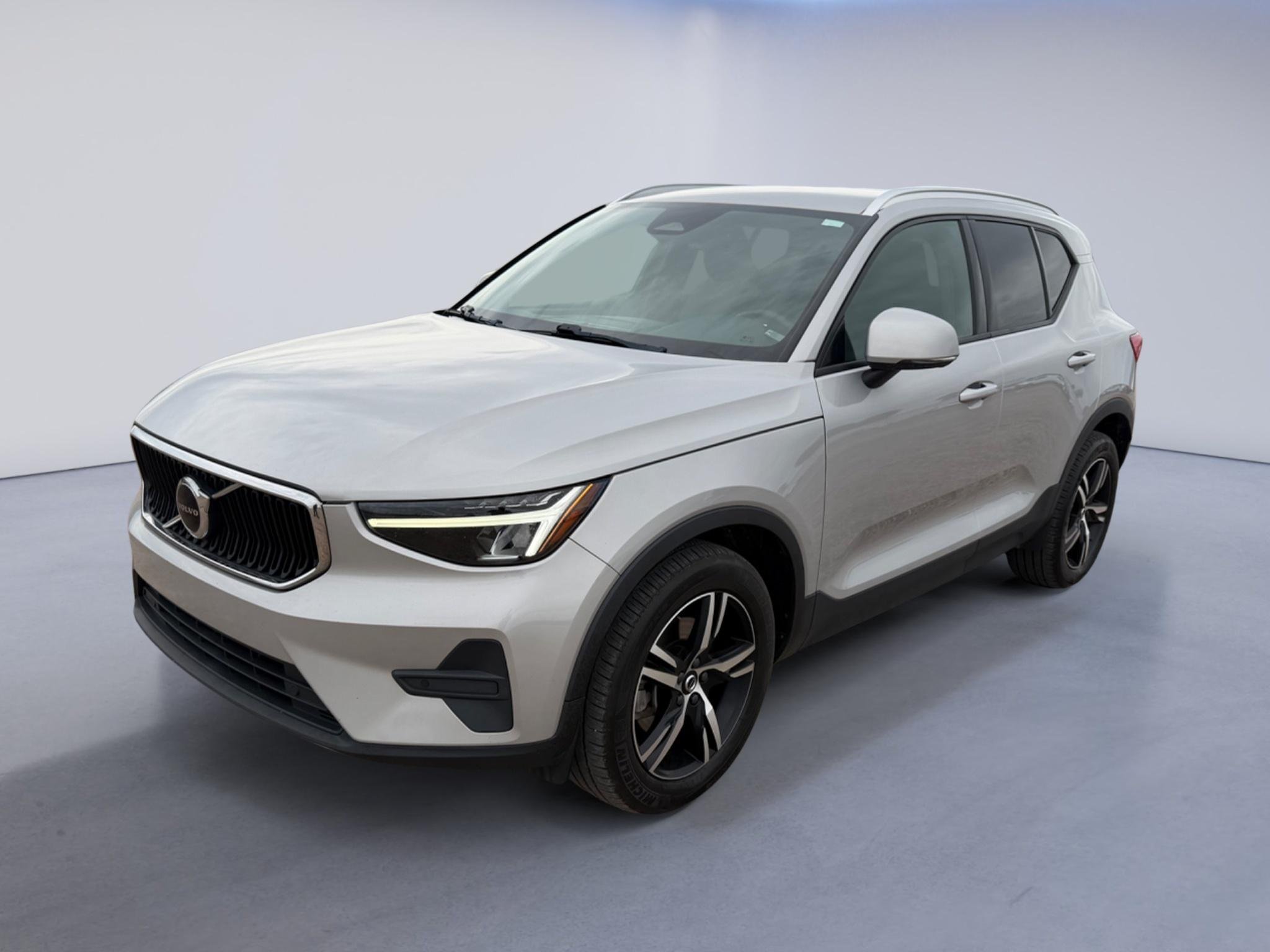Used 2023 Thunder Grey Metallic Volvo Core image 1