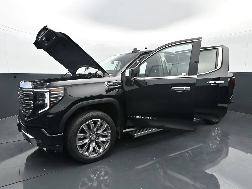 Used 2024 Onyx Black GMC Denali image 27