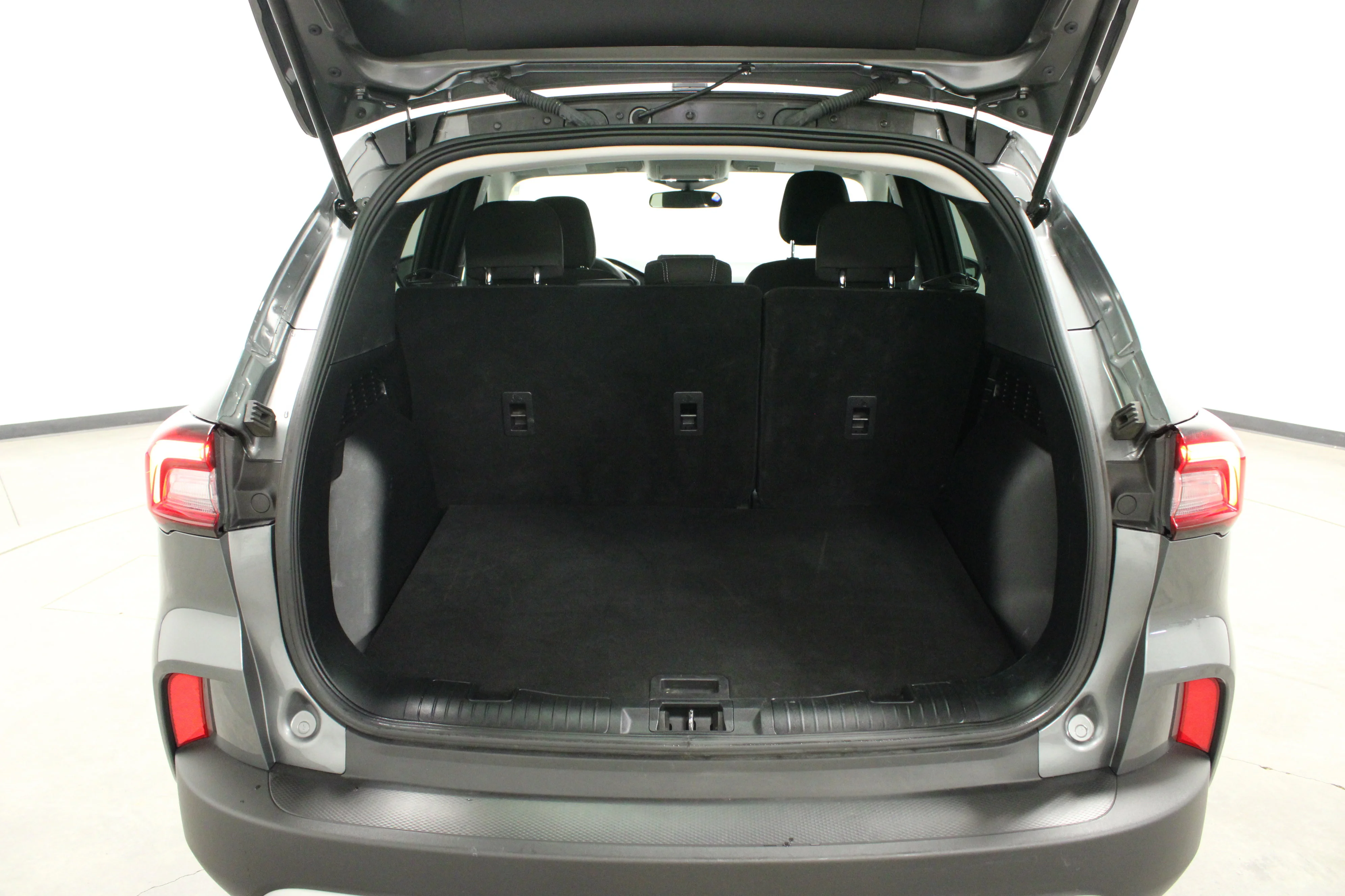Used 2025 Gray Metallic Ford Active image 12