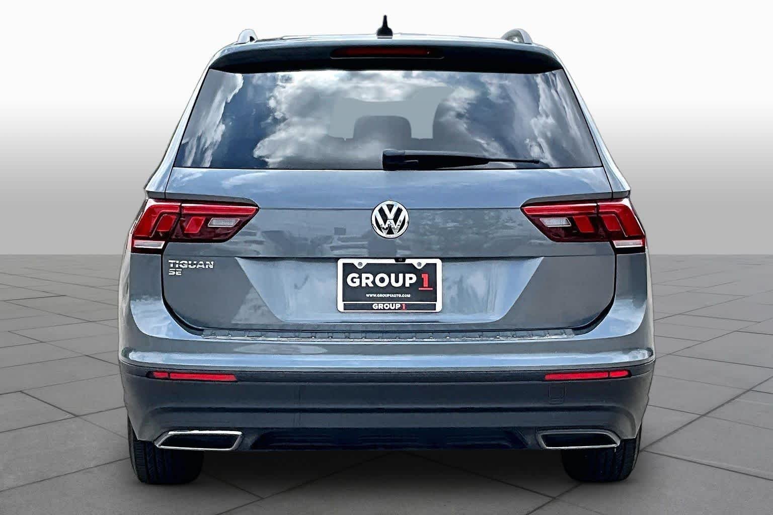 Used 2019 Platinum Gray Metallic Volkswagen SE image 5