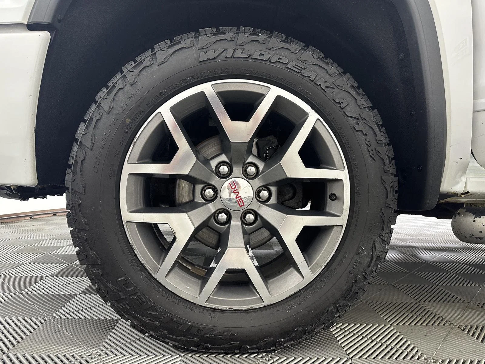 Used 2018 Summit White GMC SLT image 36