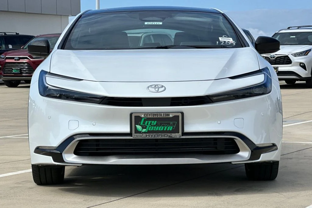 New 2027 Wind Chill Pearl <sup>1</sup> Toyota  XSE image 9