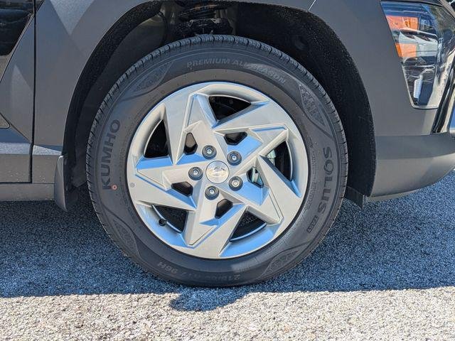New 2026 Black Hyundai SE FWD image 11