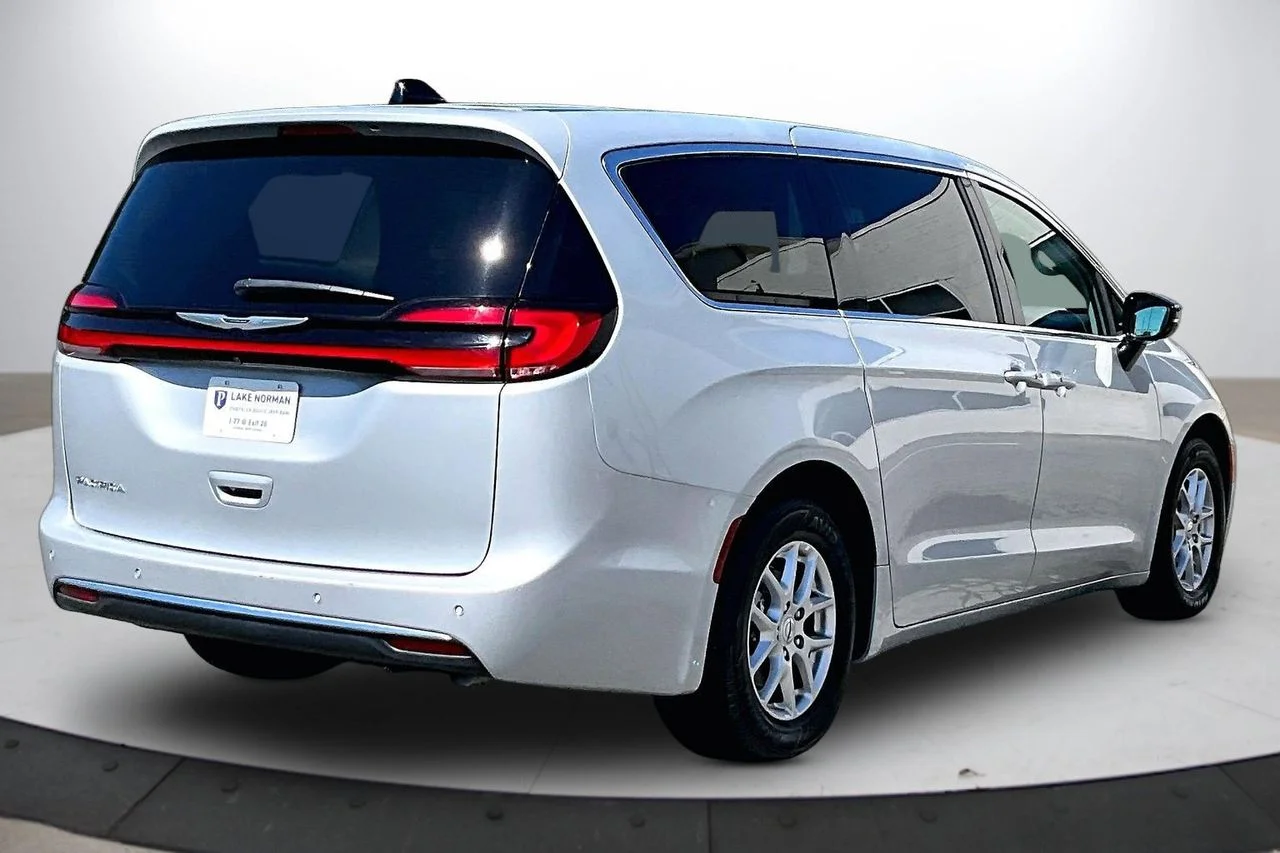 Used 2024 Silver Chrysler Touring L image 9