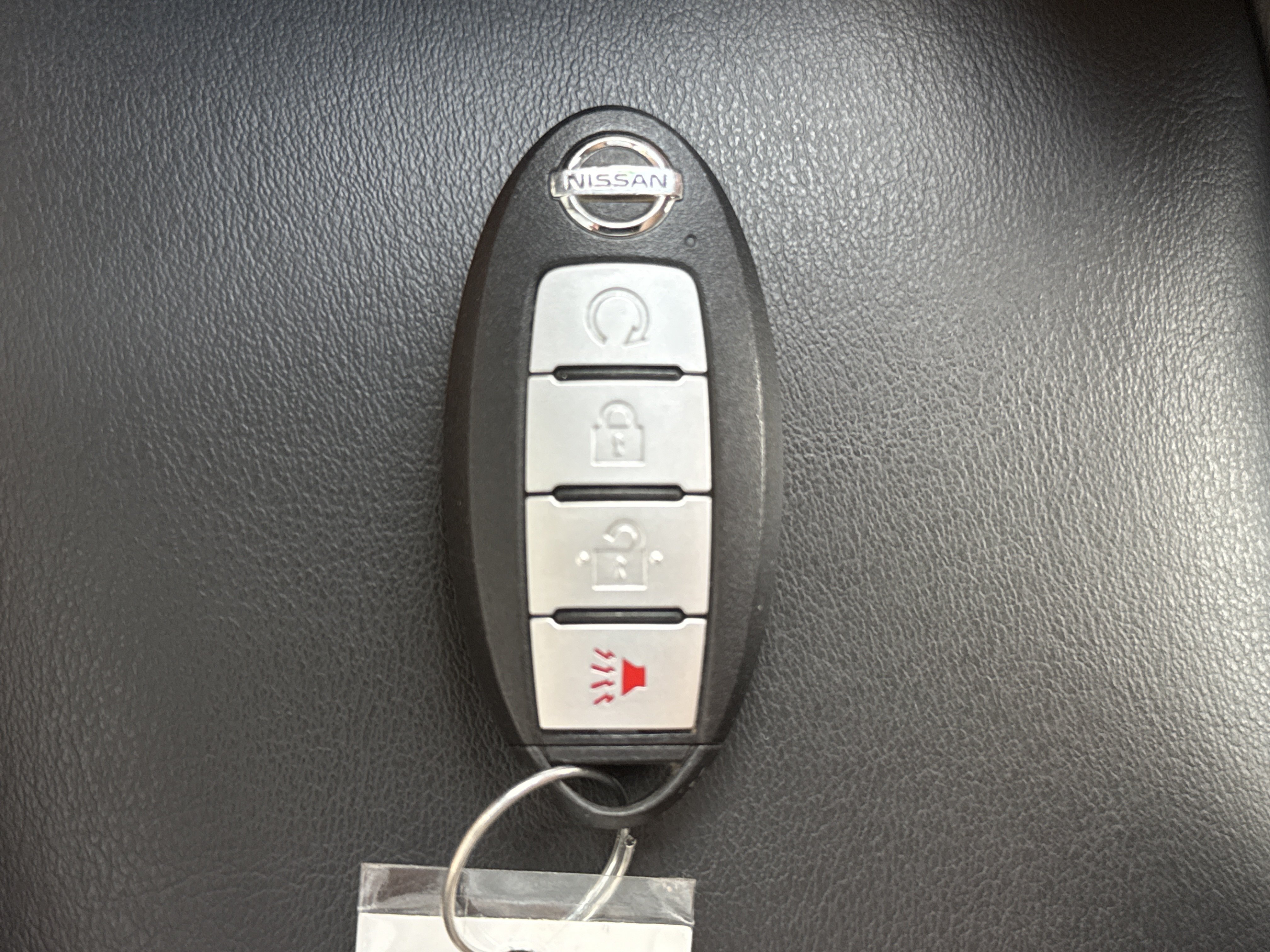 Used 2022 Pearl White Tricoat Nissan SV AWD image 23