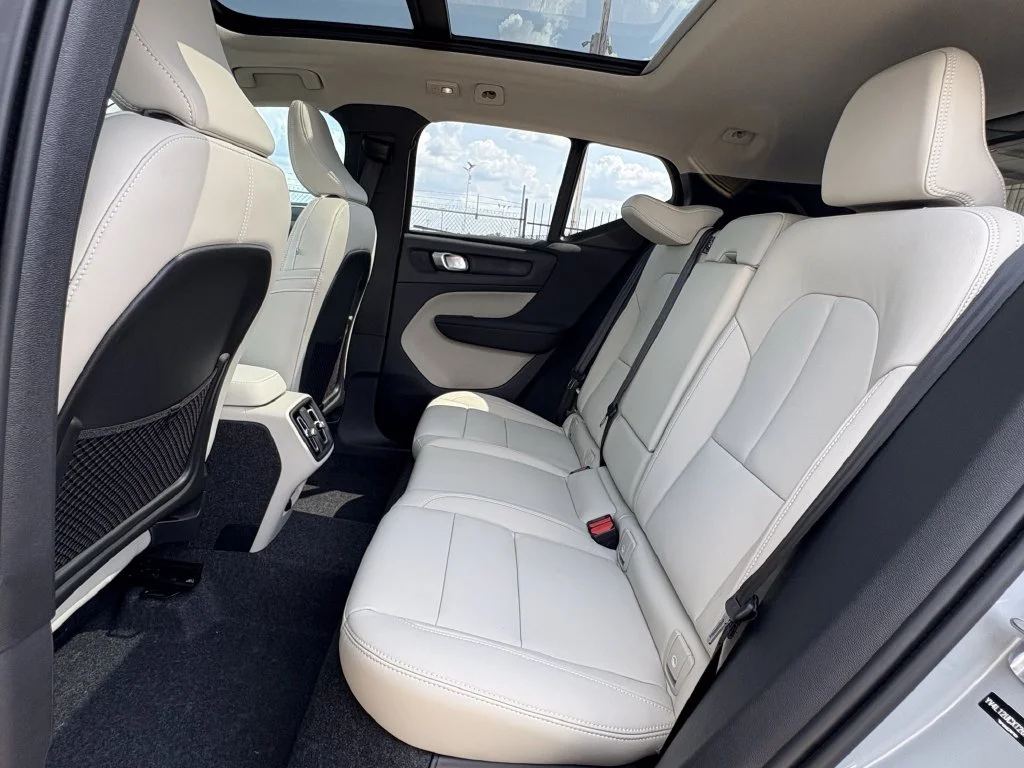 2026 Volvo XC40 Plus - Photo 24