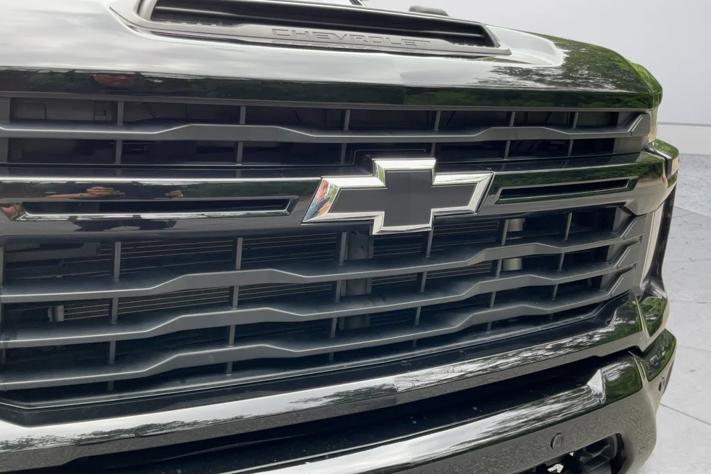 Used 2025 Black Chevrolet Custom image 30