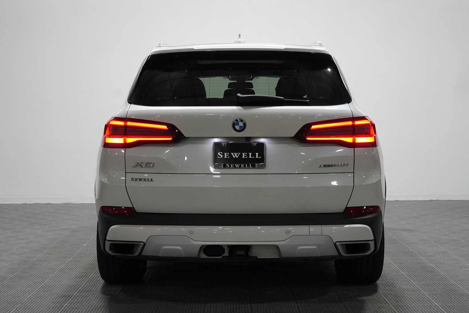 Certified Used 2023 Mineral White Metallic BMW xDrive40i image 5