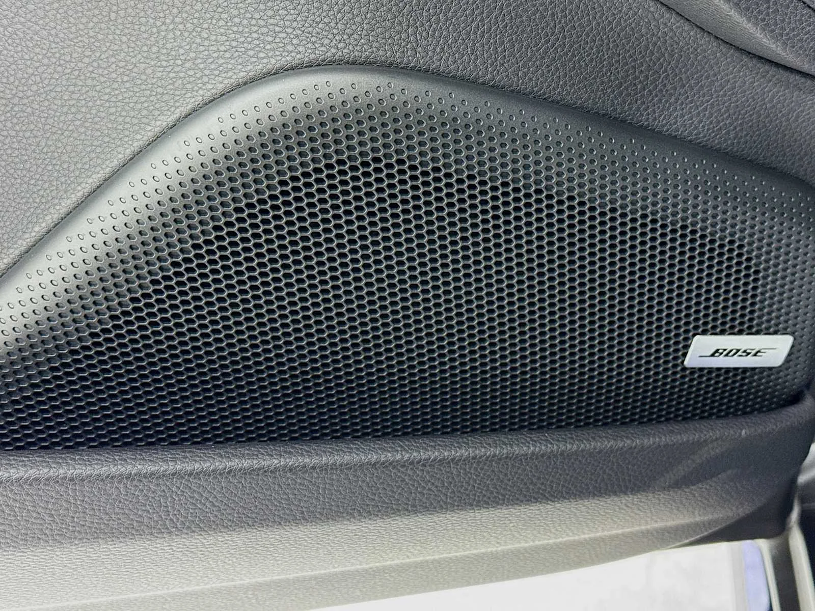 2026 Porsche Panamera 4 E-Hybrid - Photo 12