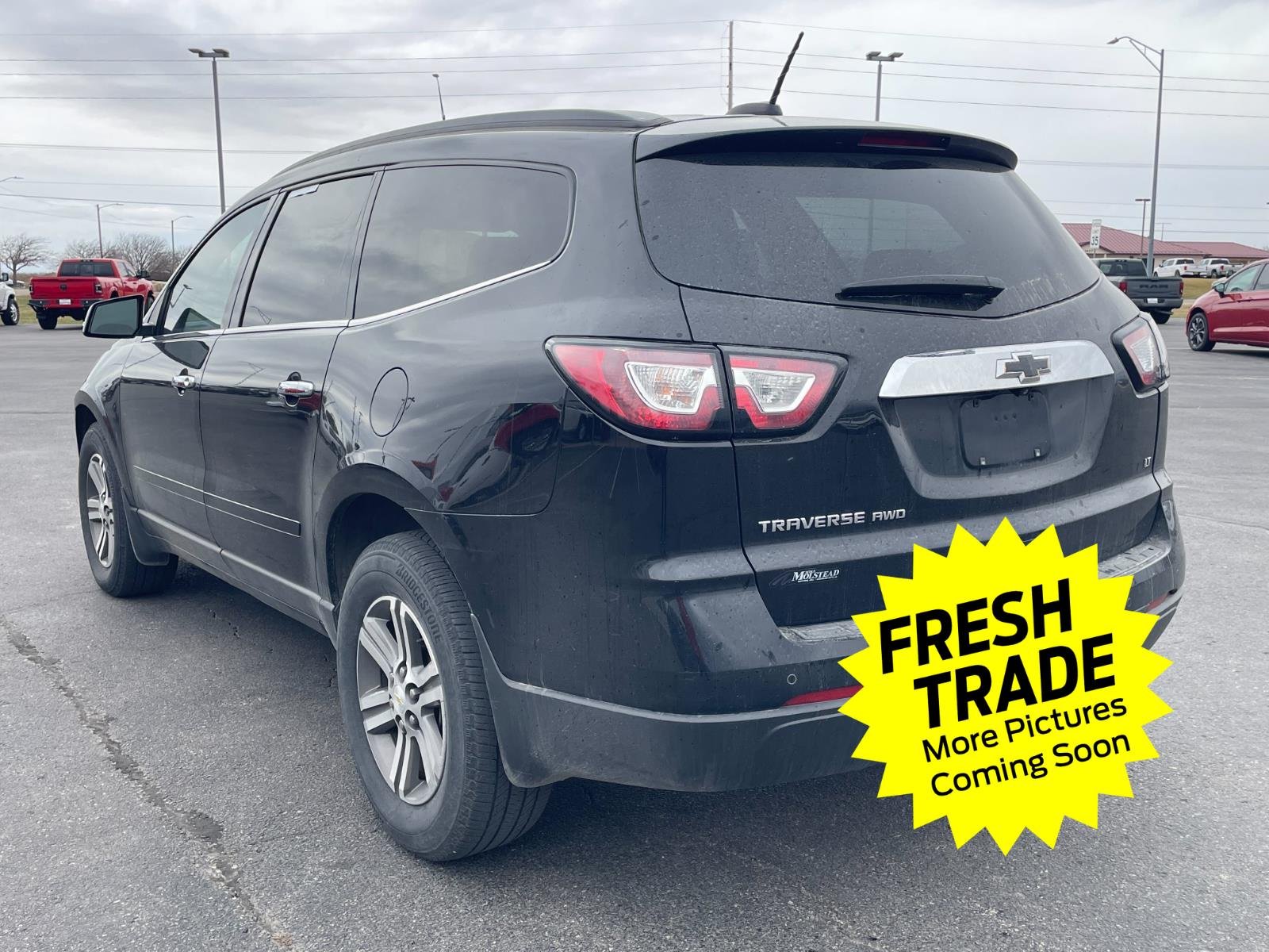 Used 2017 Chevrolet Traverse 2LT with VIN 1GNKVHKD1HJ207647 for sale in Charles City, IA