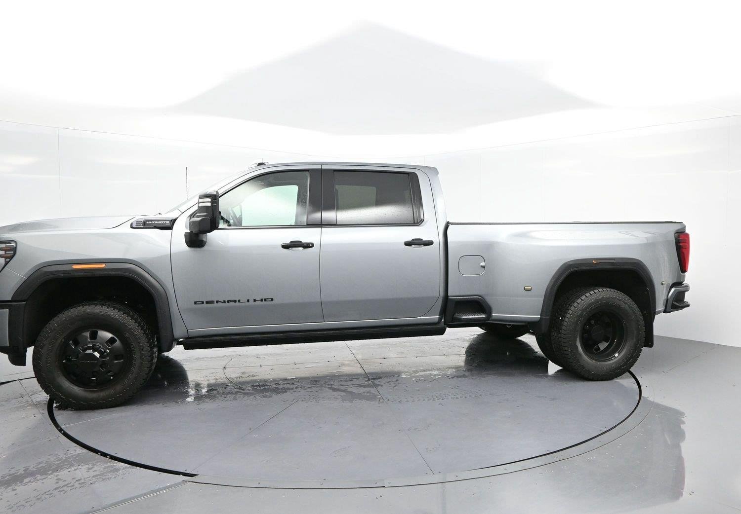Used 2025 Sterling Metallic GMC Denali Ultimate DRW image 4