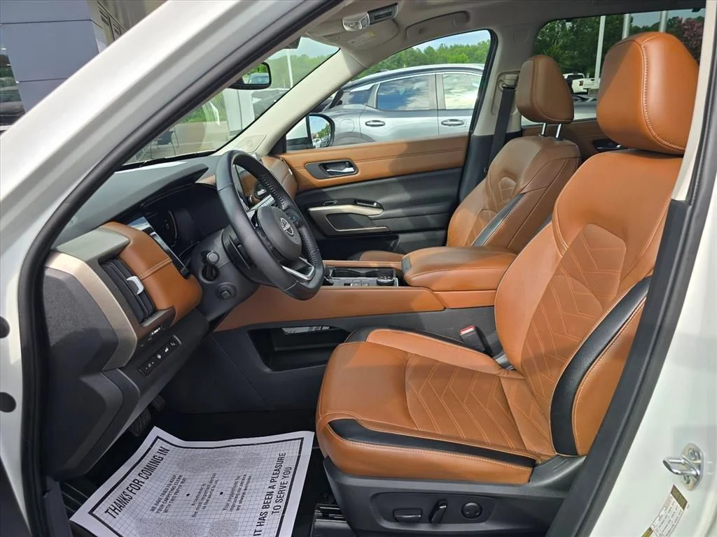 Used 2022 White Nissan Platinum image 12
