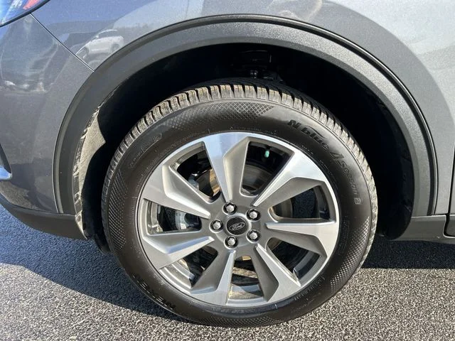 Used 2025  Ford Platinum image 16