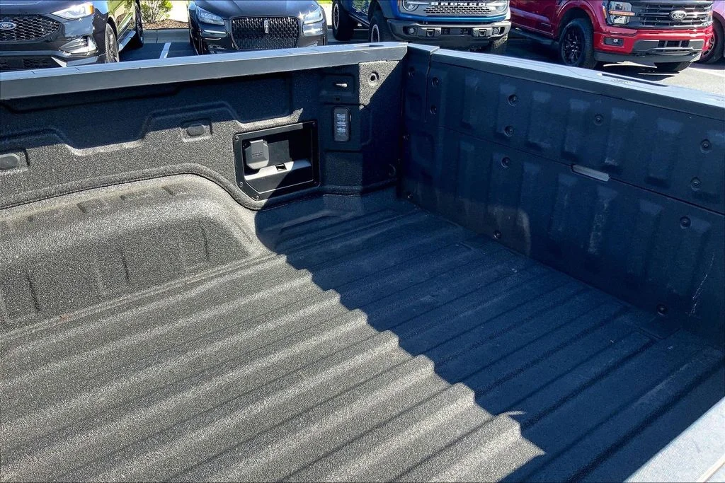 Used 2026 White GMC Elevation image 8
