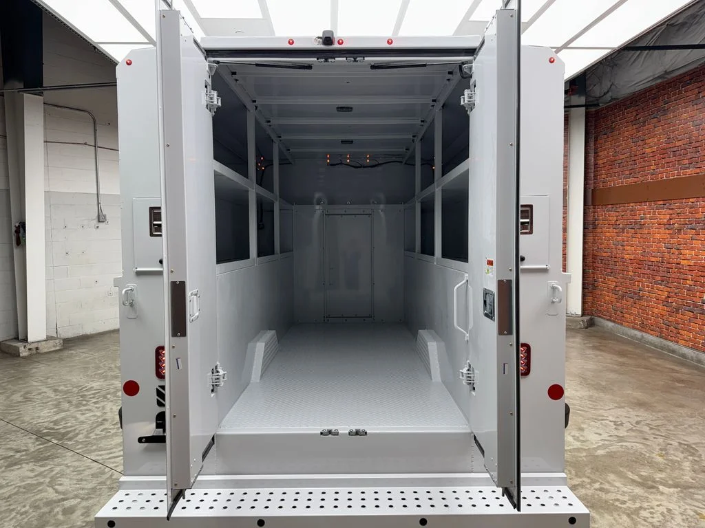 New 2026 Oxford White Ford Cutaway image 27