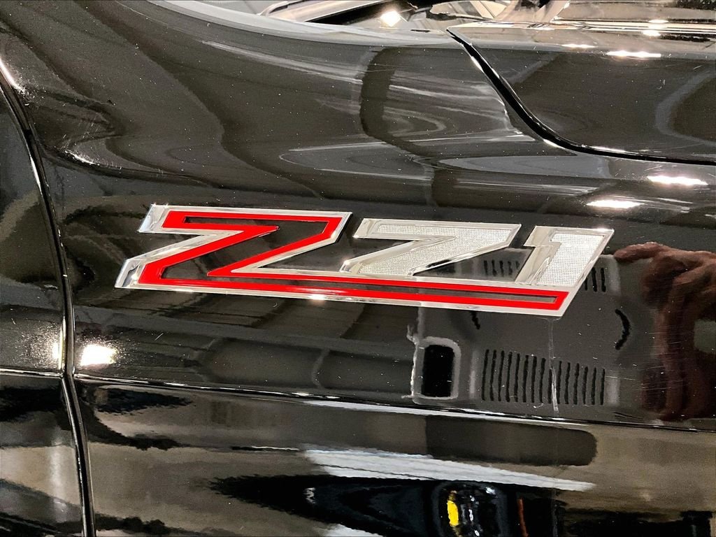 Used 2023 Black Chevrolet Z71 image 30