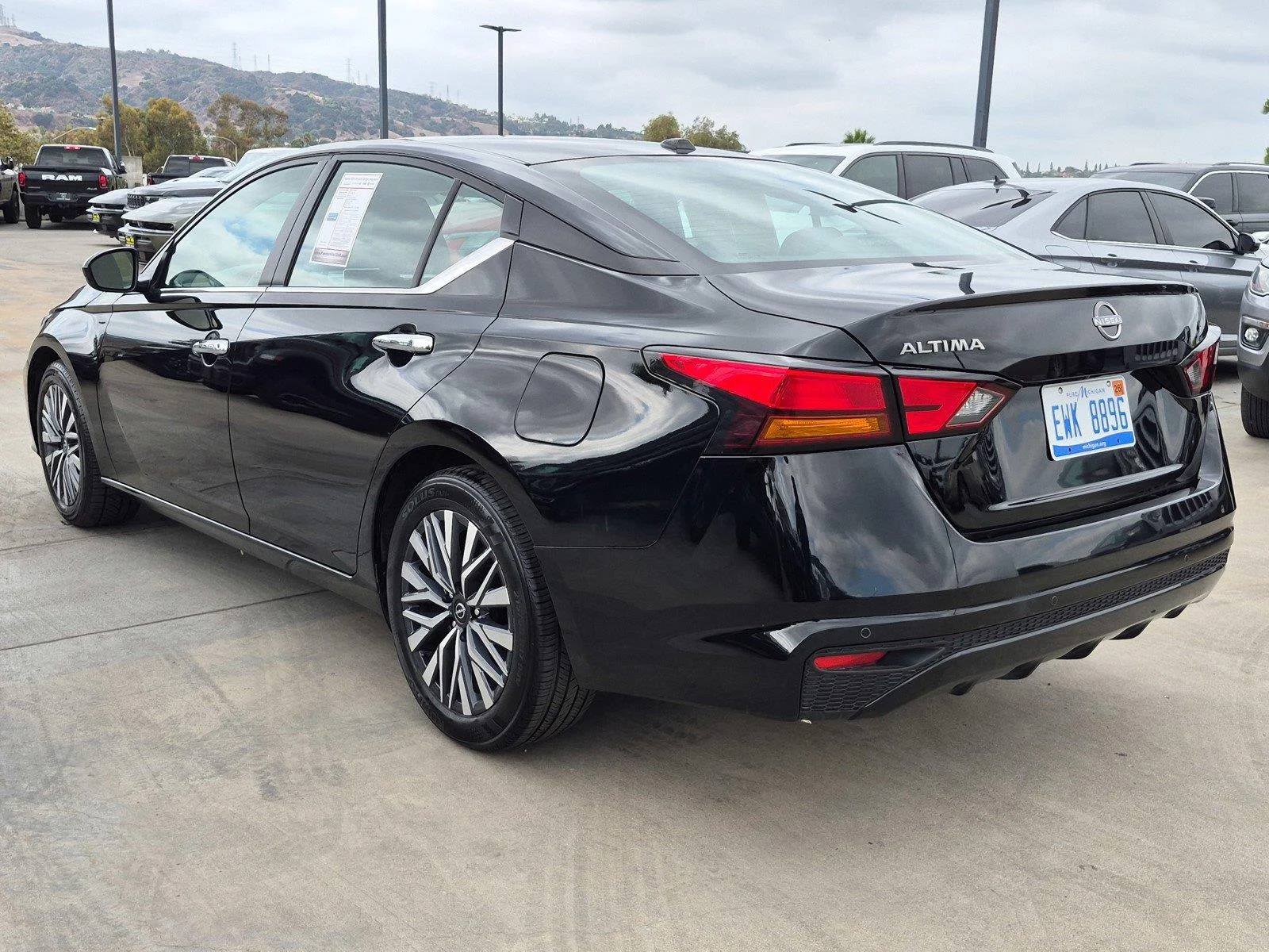 Used 2025 Super Black Nissan SV image 4