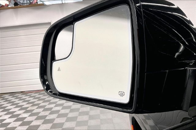 Used 2024 Diamond Black Crystal Pearlcoat Jeep Series II image 31