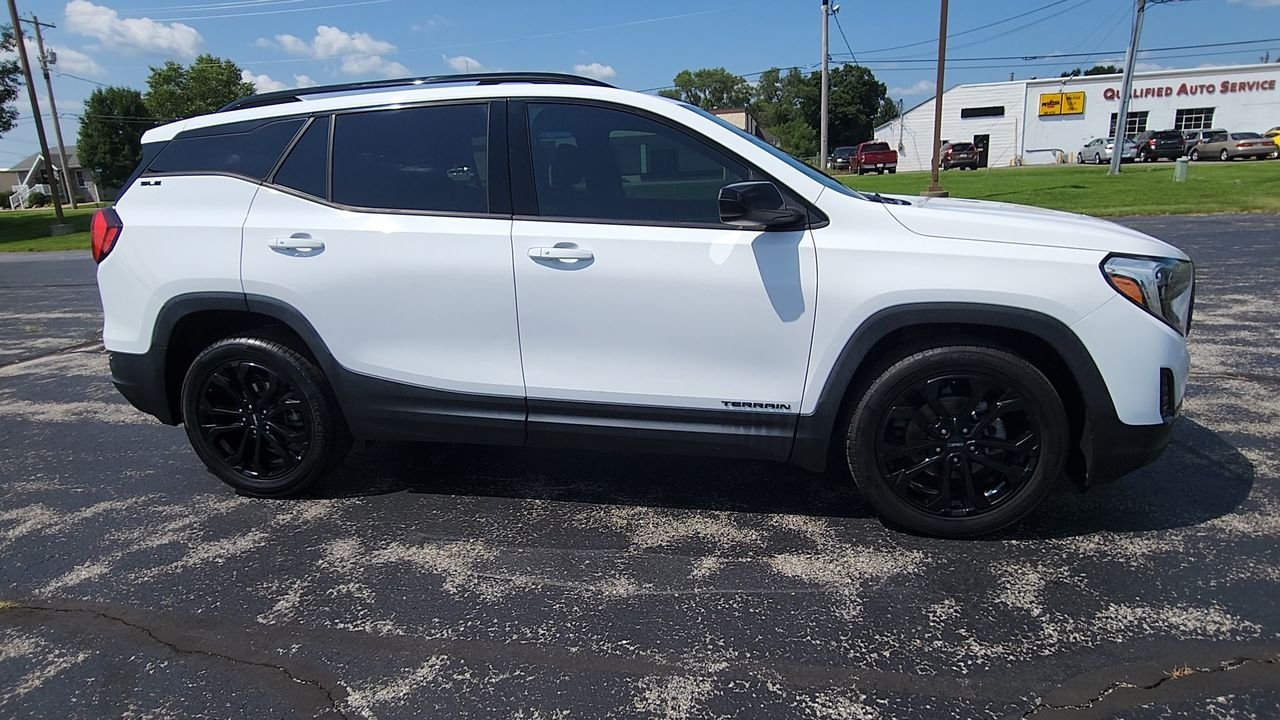 Used 2020 White GMC SLE image 9