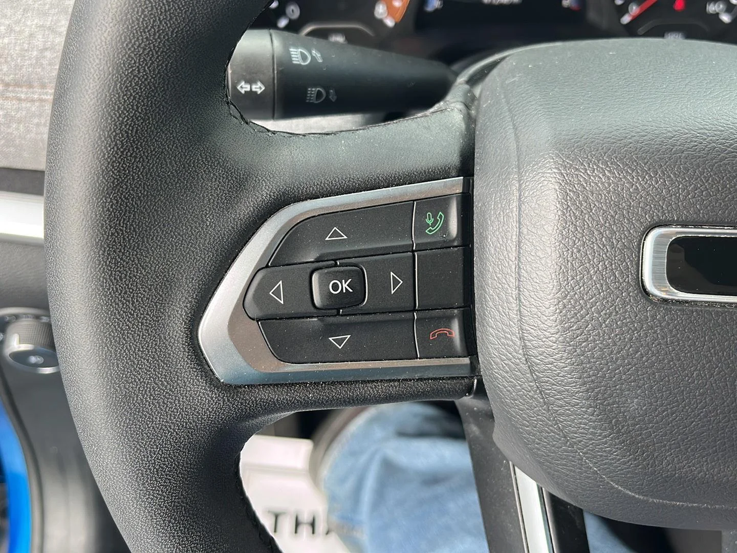Used 2024 Hydro Blue Pearlcoat Jeep Latitude Lux image 11