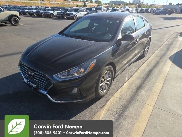 Used 2019 Black Hyundai SE image 3