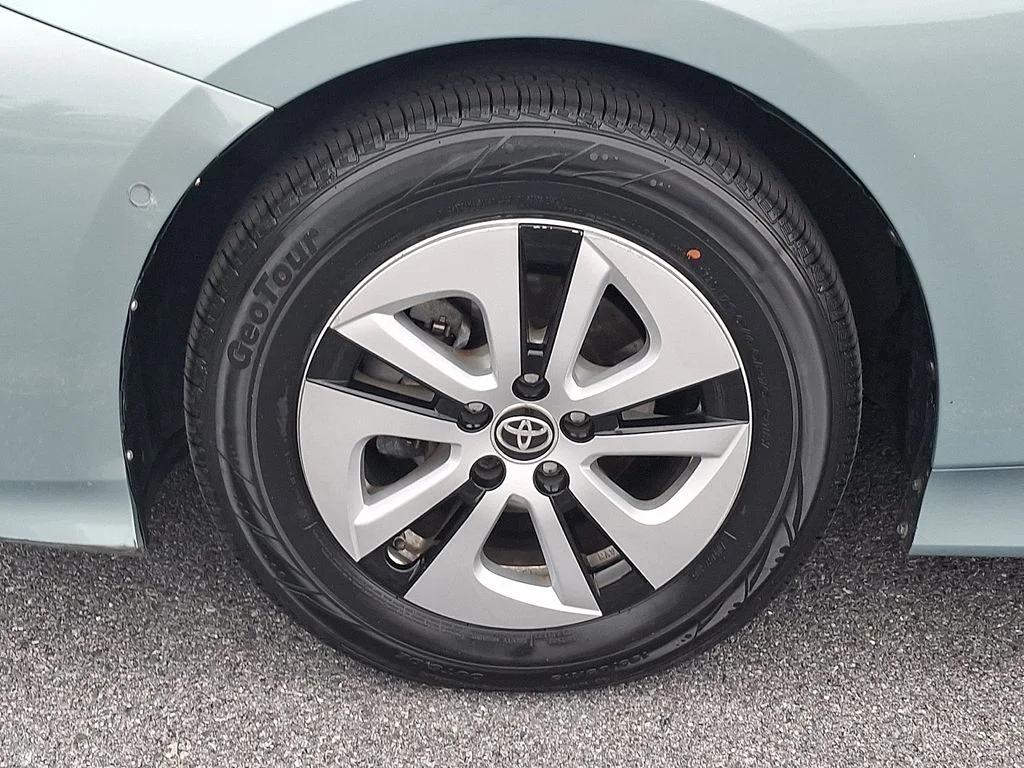 Certified Used 2018 Beige Toyota Three image 27