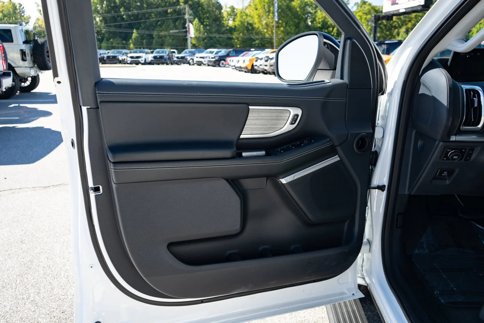 Used 2027 White Ford Platinum image 30