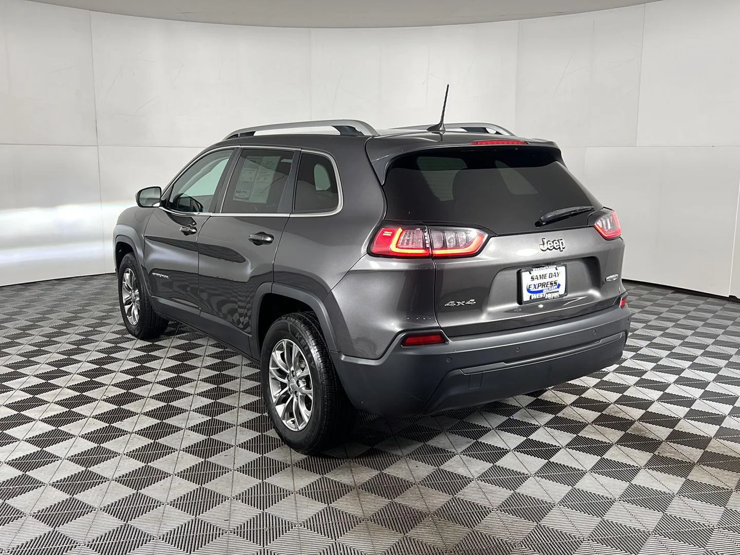 Used 2021 Gy Jeep Latitude Plus image 31