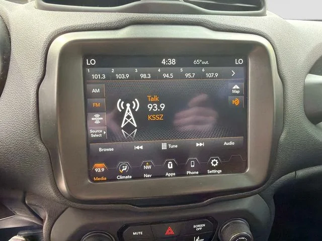 Used 2022 Red Jeep Latitude image 21