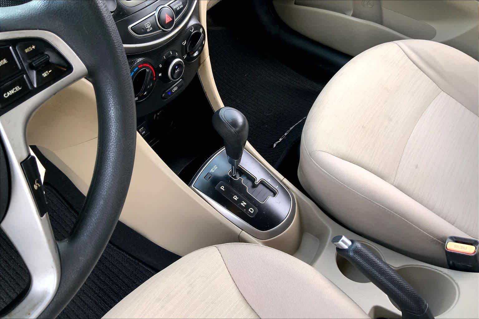 Used 2016 Misty Beige Metallic Hyundai SE image 14